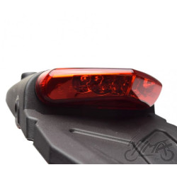 LAMPA TYŁ LED Z BŁOTNIKIEM CZERWONY KLOSZ CN